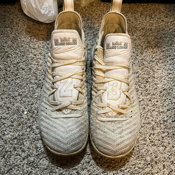 Lebron 16 “Buzz Lightyear” Size 11 - Picture 1 of 4